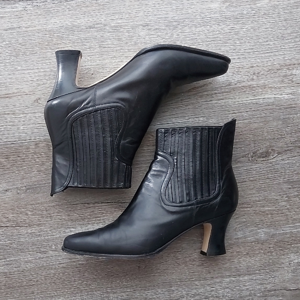 Vintage Italian Black Leather Ankle Boots Curved Kitten Heel Size 7